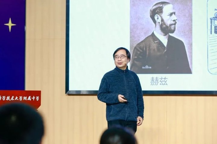 星际穿越可以实现吗？听潘建伟院士怎么说